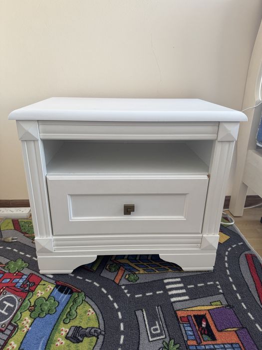 Меблі для спальні: Ліжко Шафа зі столом та тумбочка