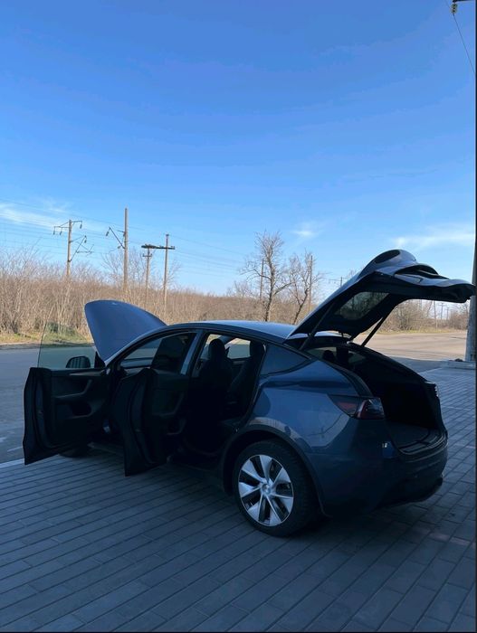 Tesla Model Y 2023