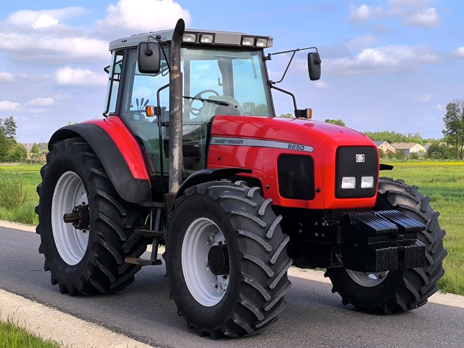 Ciągnik# Massey Ferguson 8250# rok 2000 Stan bdb