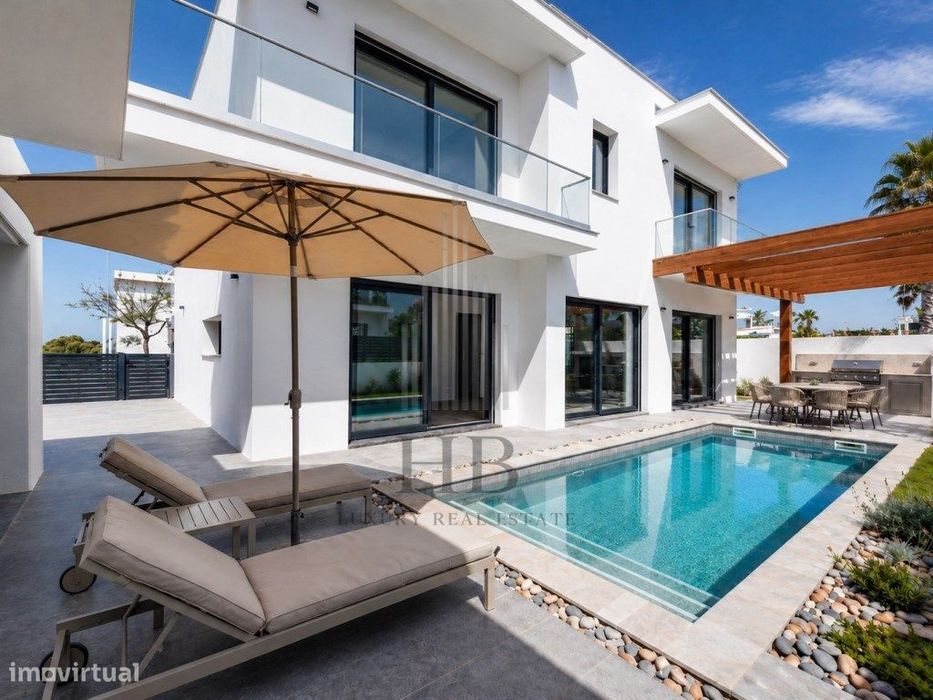 Moradia T4 de Luxo com Piscina Privativa e Jardim | Mafra