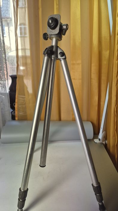 Stary statyw fotograficzny retro aluminiowy w pokrowcu