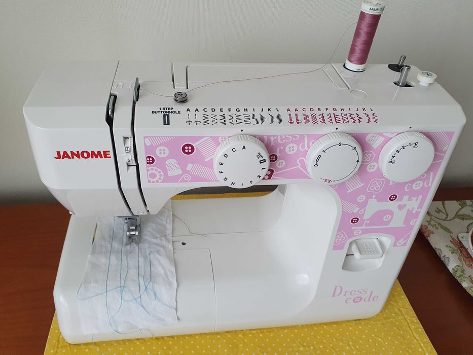 Продаж практично нової швейної машинки Janome dress code