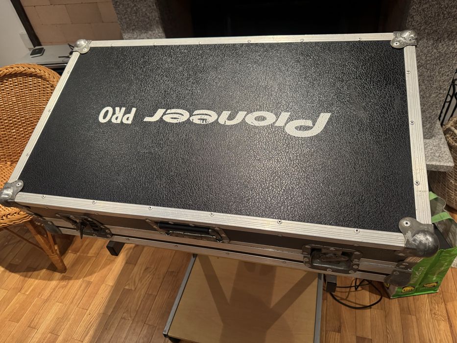 CDJs 350 e mesa Numark iM9
