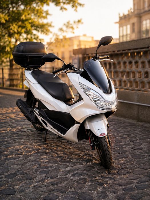Honda PCX 2017 — Económica | Muito bem cuidada