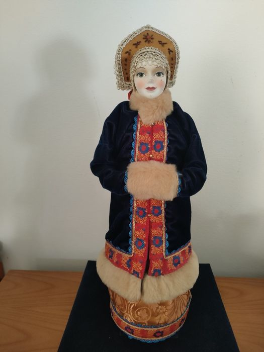 Boneca de porcelana vintage Russa