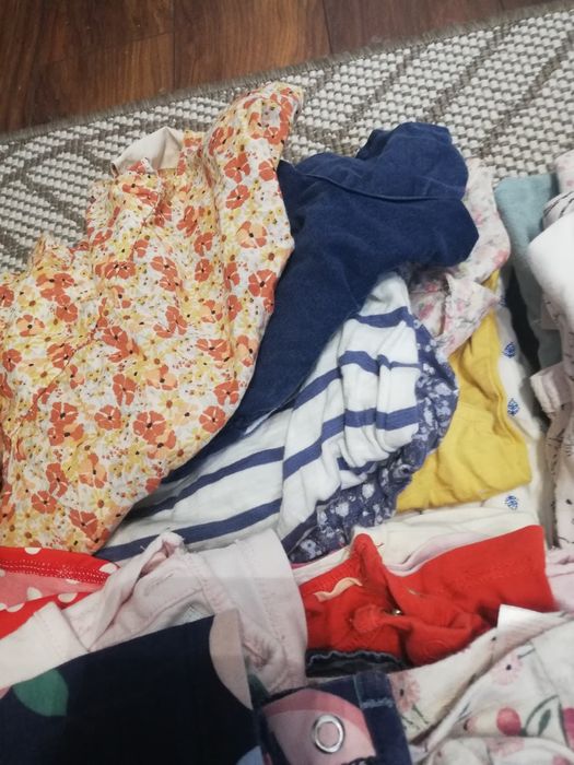 Paka ubranek dla dziewczynki ok 6 mies rozmiar 74