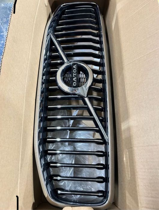 Решітка volvo xc60 2021 рік стан нової