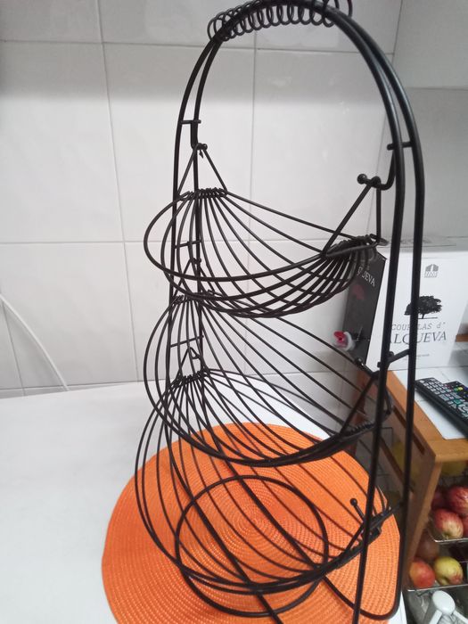 Fruteira em ferro preto