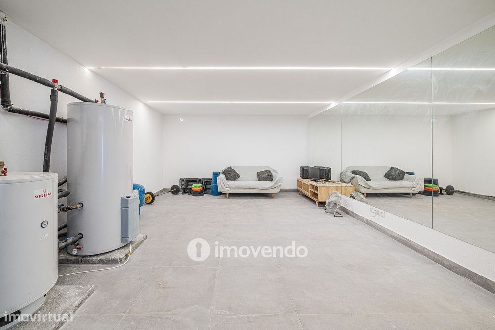 Moradia T3+1 moderna, com garagem e áreas amplas, em Alcochete