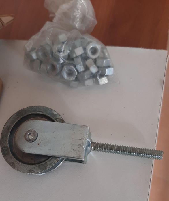 Diferentes acessorios pPara portas e janelas  e janelas basculante.s