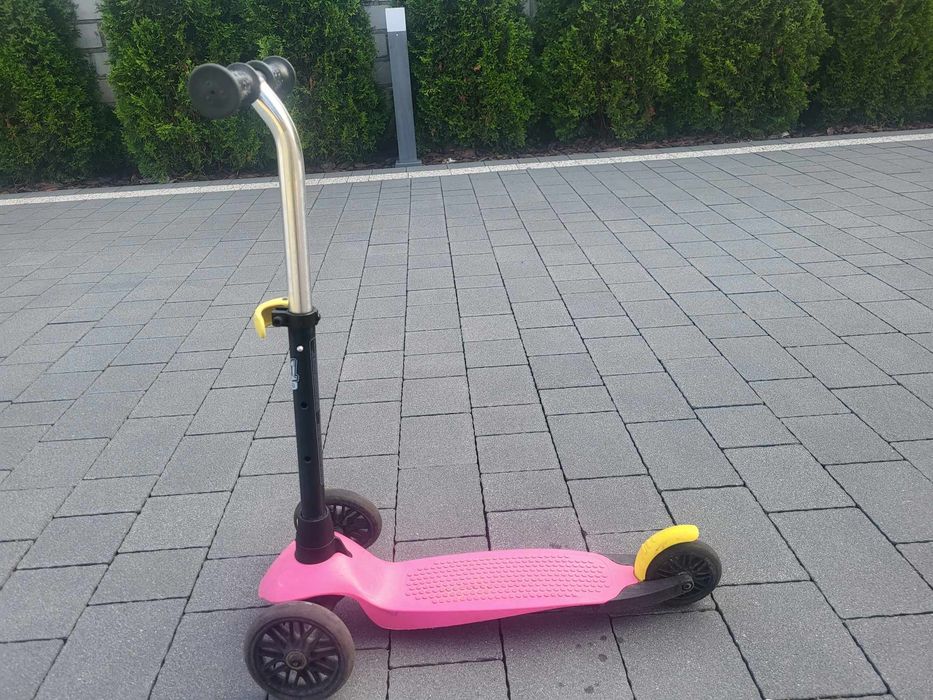 Hulajnoga oxelo B1. Trzy kołowa.