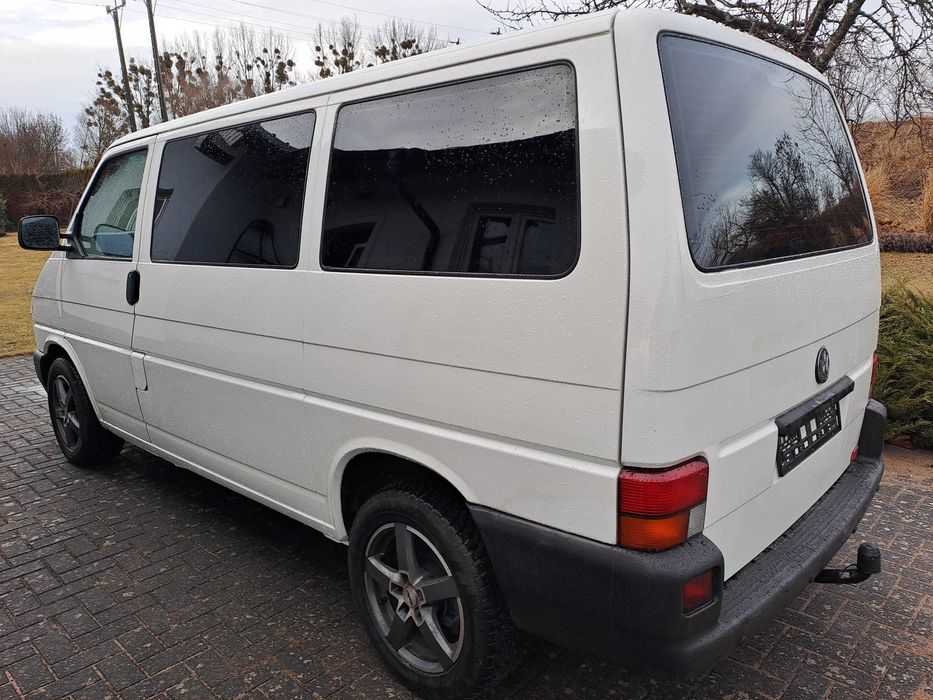 VW T4 Caravella 02r. 2,5tdi/88KM 9 osobowy (z możliwością spania)