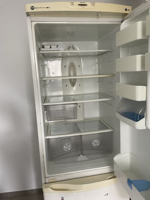 Холодильник LG дуже гарний стан