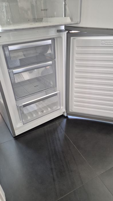 Frigorífico Combinado Electrolux 400L