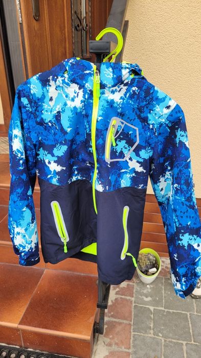 Куртка демисезонна р. 140