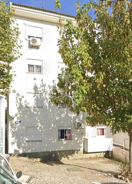 Apartamento T4 no Bairro dos Assentos