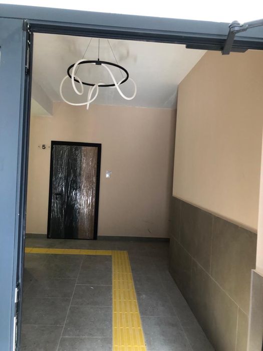 Продам 2 з кімнатну квартиру площею 64 м2 , будинок зданий