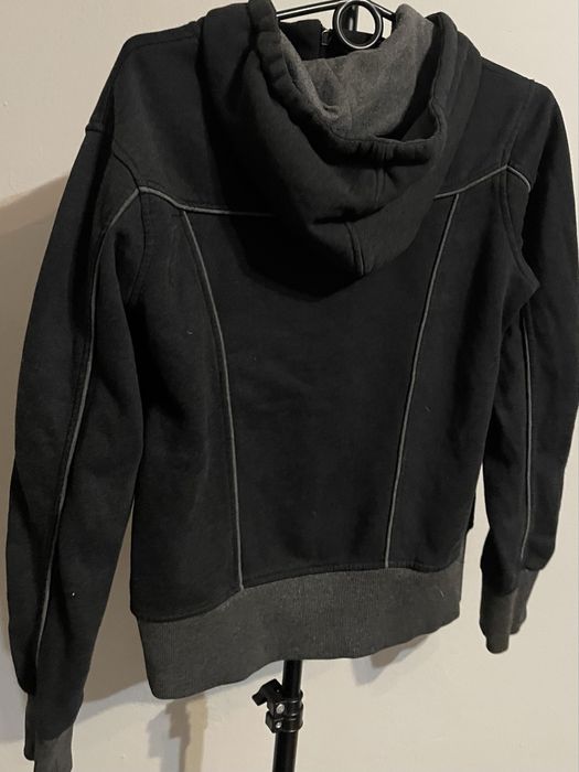 Bluza na zamek z kapturem i dwiema kieszeniami