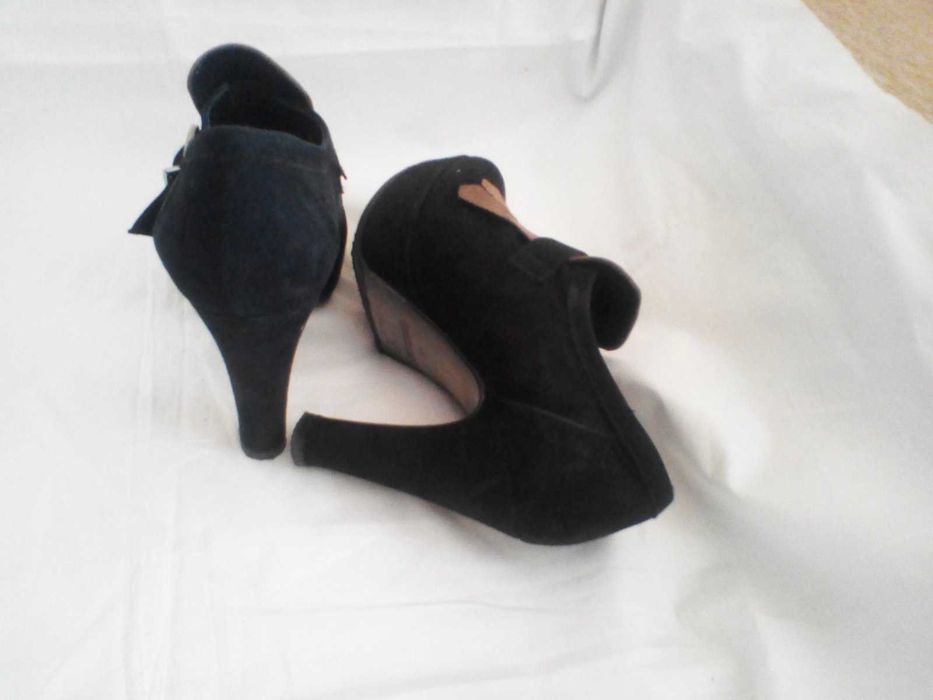 Продам красивые туфли , замш , модельные , новые