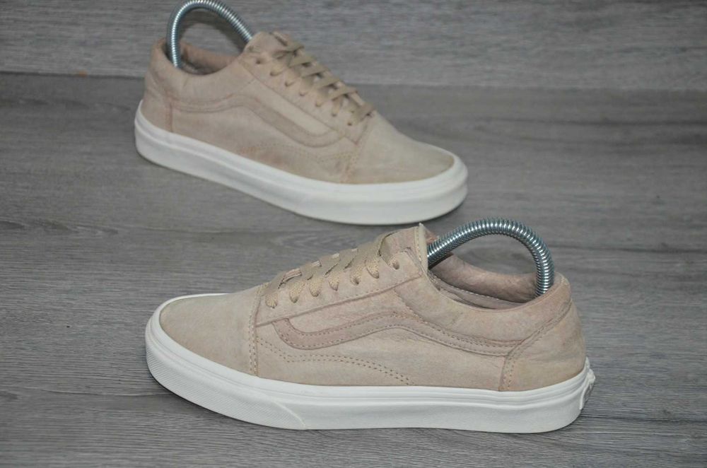 Продам кросівки замша Фірма VANS .