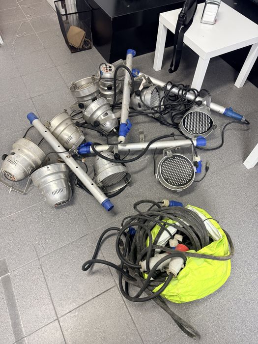 leds par 56 conjunto com poste se suporte e ligacao eletrica incluido