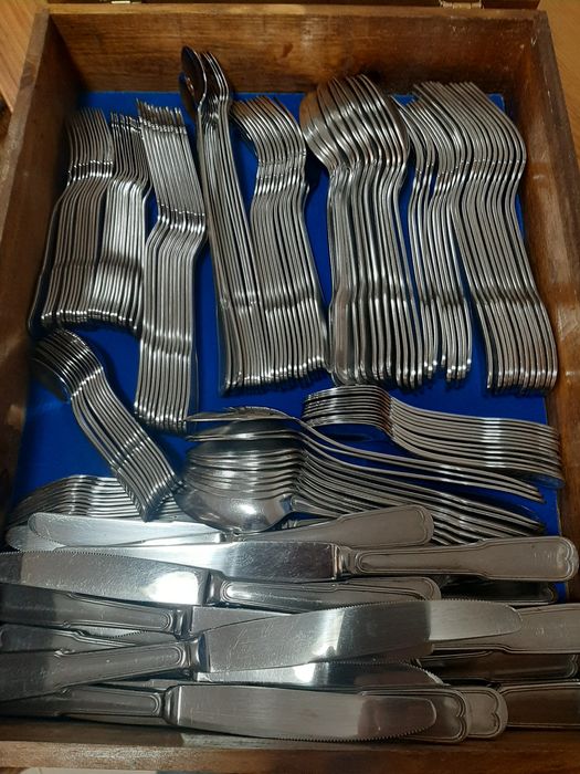 Faqueiro marca Miguel Guimarães, em aço inox 18-10, com 170 peças