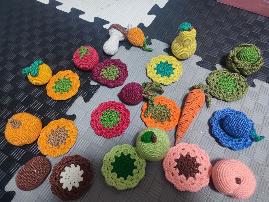 Дитяча гра "Овочі, фрукти" підбери по кольору.