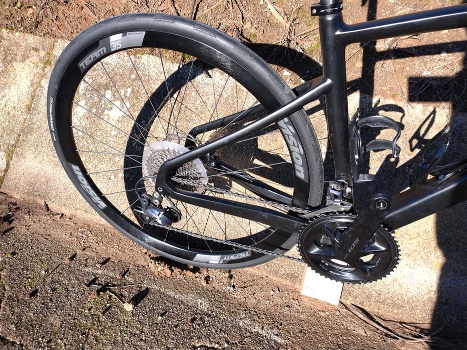 Bicicleta em carbono estrada ou gravel