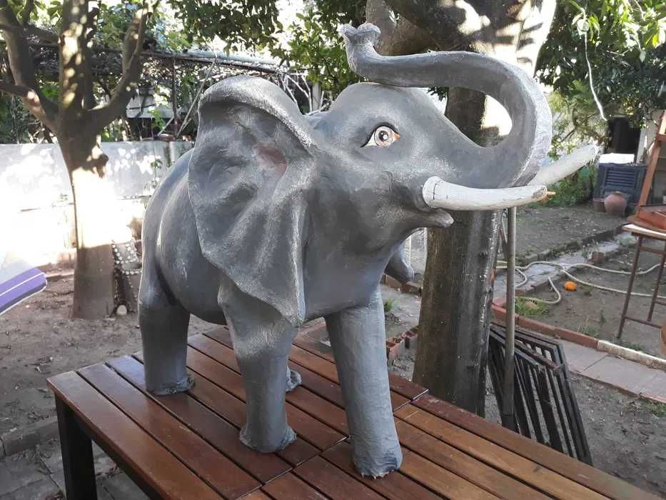 Elefante em papel machê, feito á mão