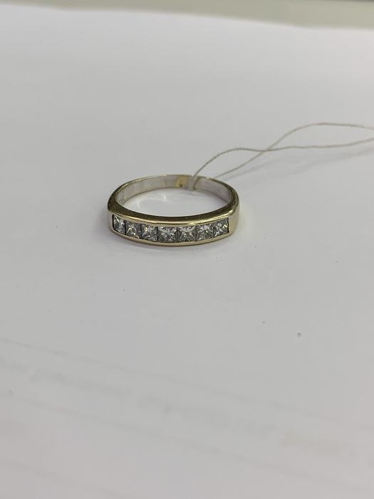 Золота каблучка з діамантами