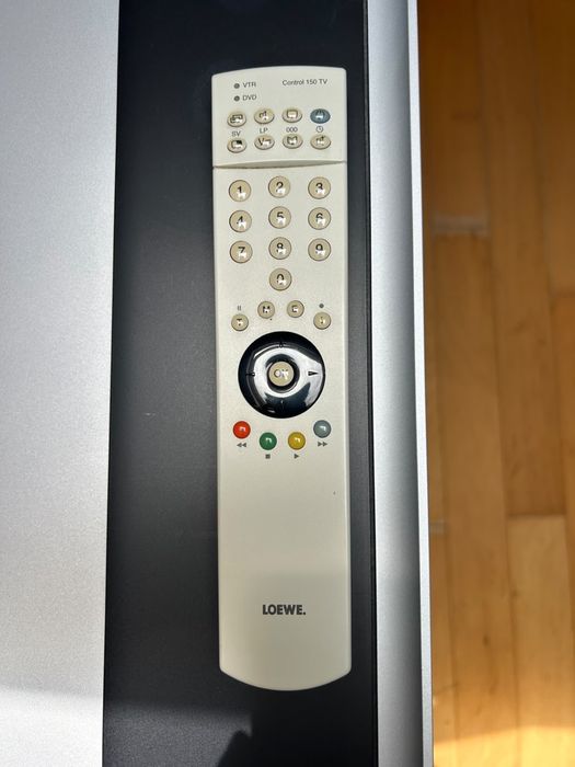 Televisão LOEWE com movél original