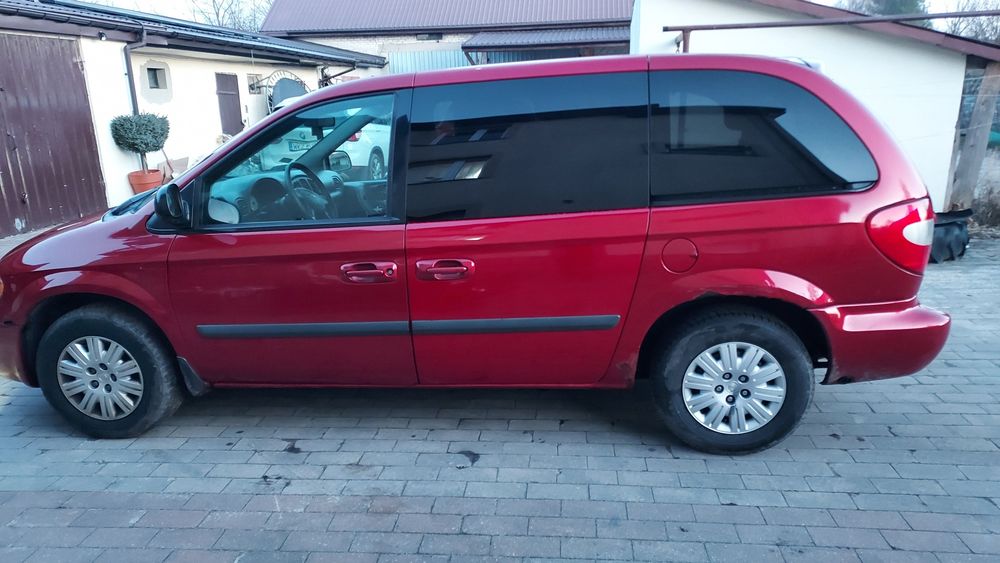 Sprzedam Chrysler Voyager pój.3.3cm3 z gazem  7osobowy