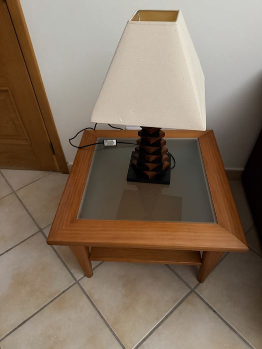 Mesa de centro e candeeiro