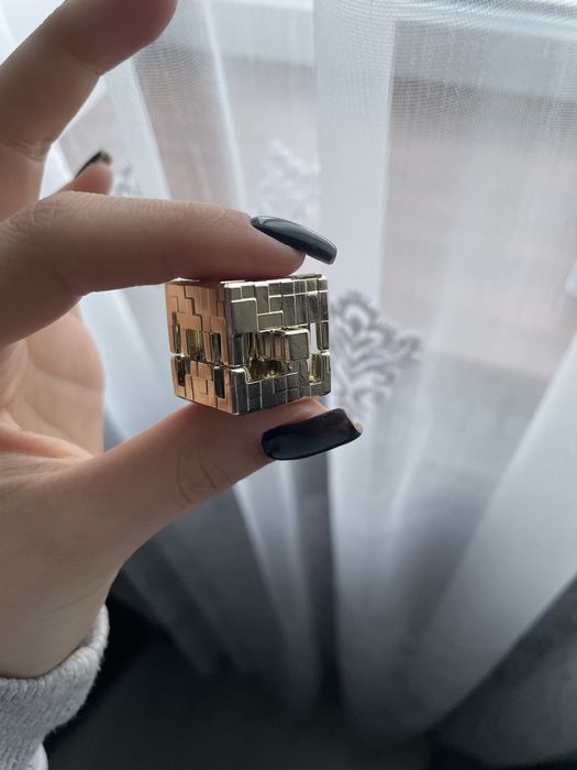 Іграшка з киндер сюрприз-золотий сундук