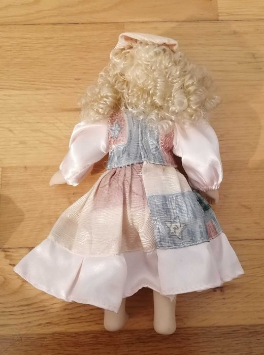 Boneca de porcelana