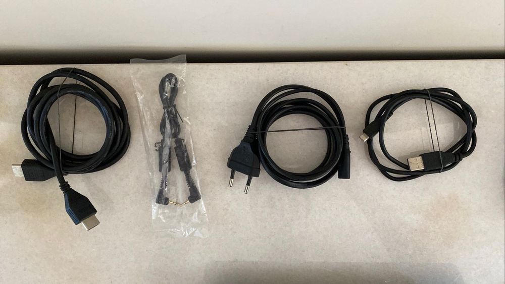 PlayStation 4 Slim + Gold Wireless Headset + 2 Controllers + Uncharted 464551136544898124