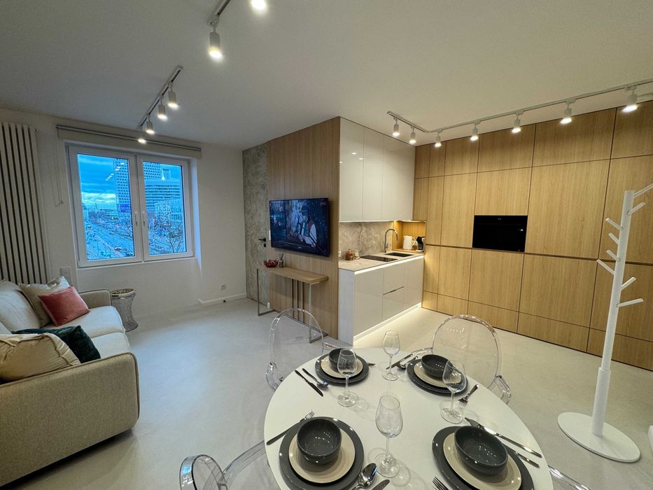 Świętokrzyska z widokiem na Pałac, parking, klimatyzacja, po remoncie