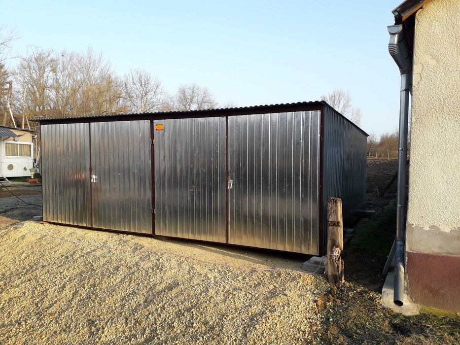 Garaż 6x5 ze spadem dachu na tył i bramami dwuskrzydłowymi
