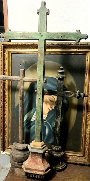 Ancient crucifixes without Christ figures from the 18th and 19th centuries