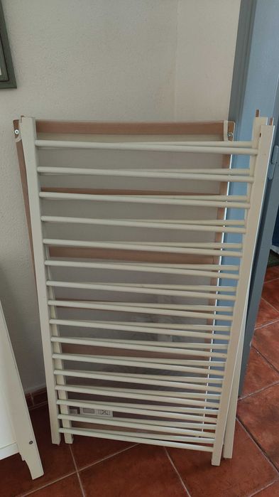 Cama bebé com colchão