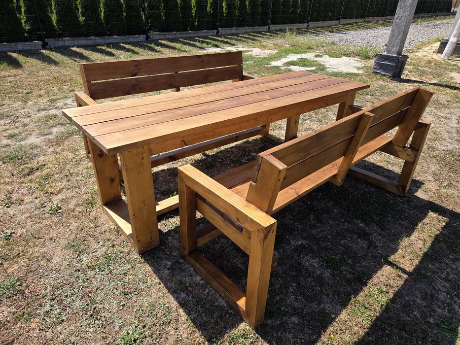 meble ogrodowe drewniane stół i ławki