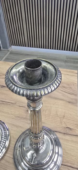 Dwa piekne świeczniki