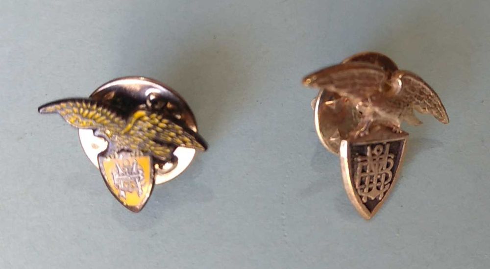 2 pins muito antigos do BEIRA-MAR com estojo próprio do clube