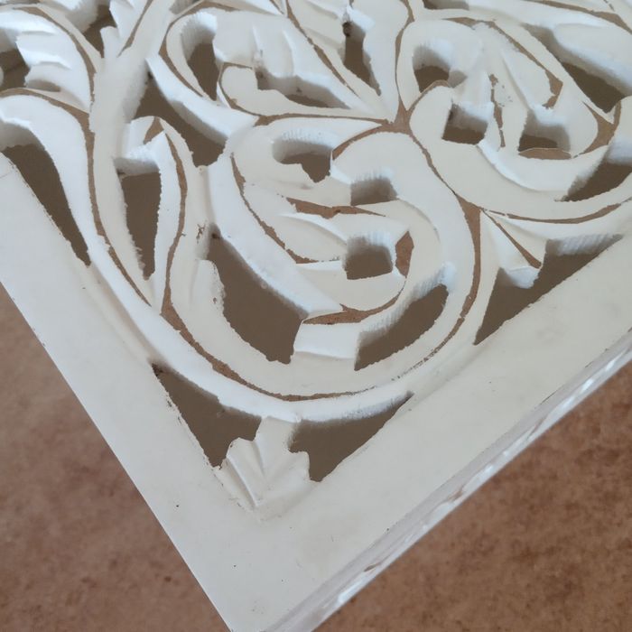 Szkatułka na biżuterię.