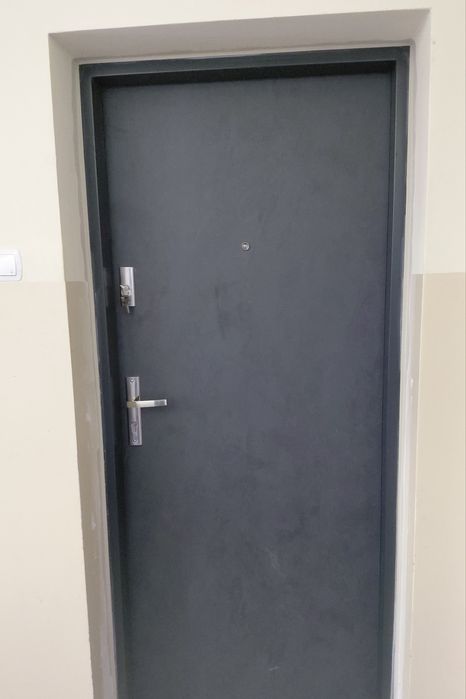 Drzwi z montażem drewniane metalowe do bloku akustyczne Od RĘKI
