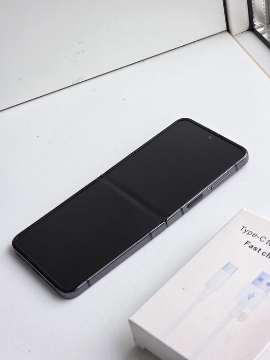 Samsung Galaxy z flip 4 ідеальний стан