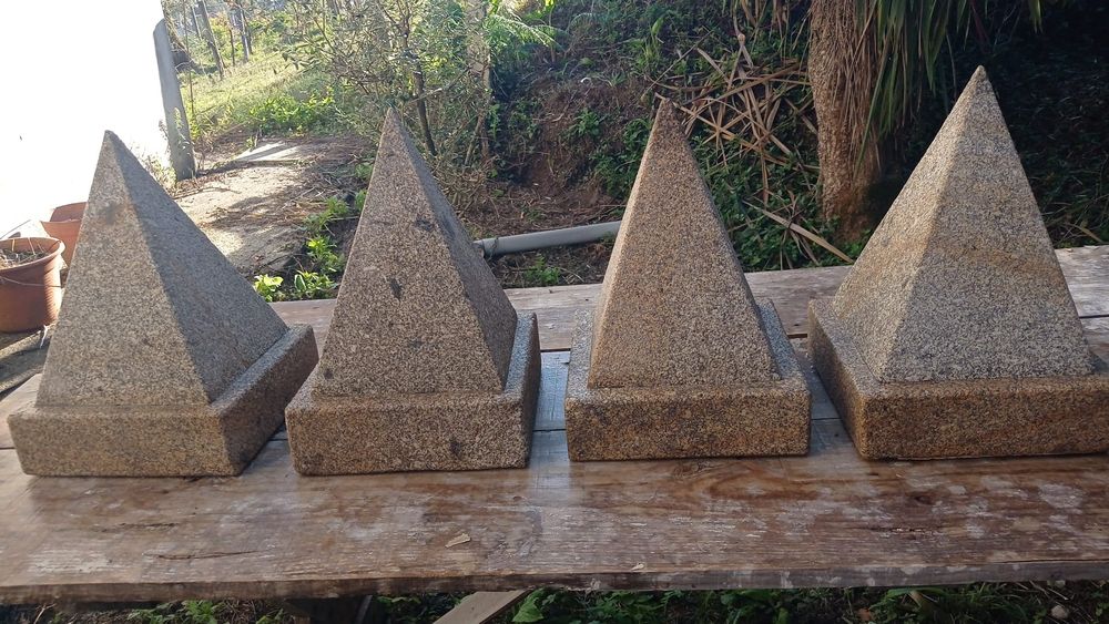 Topos (pirâmide) em pedra Ponte de Lima