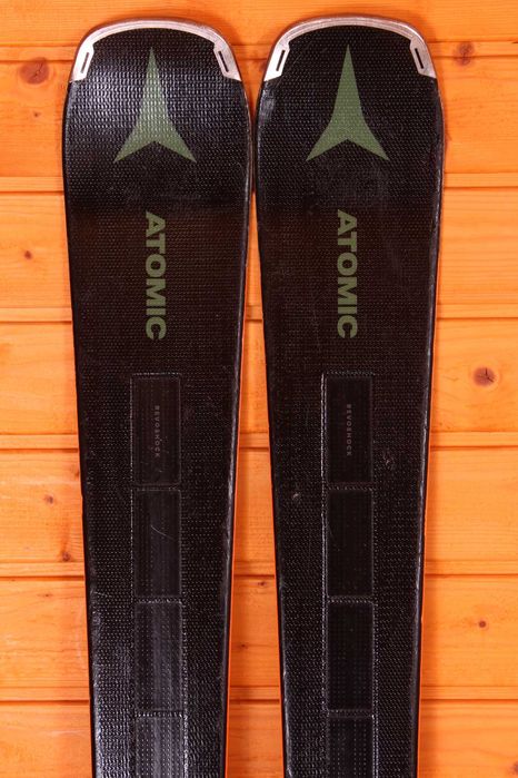 Narty Atomic Redster Q7 Revoshock 2026 176 cm + Atomic M12, TITANAL !!!