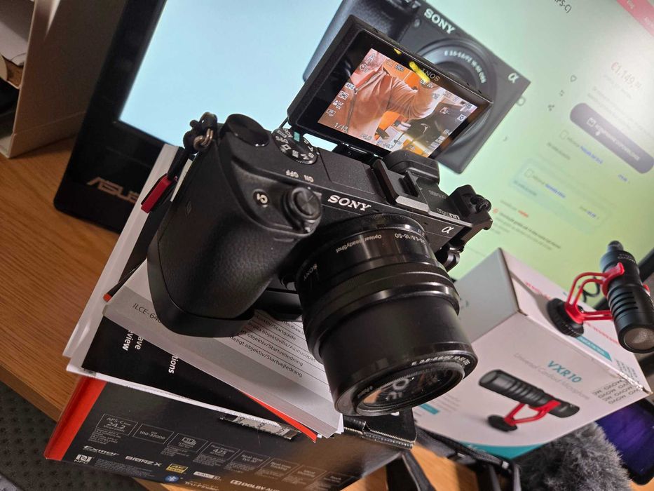 SONY a6400 + 16-50mm OSS + Extras