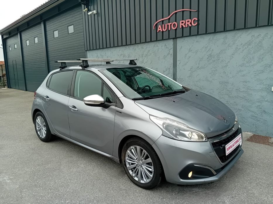 Peugeot 208 1.5 bluehdi Signature - Nacional  ( pequeno sinistro  )